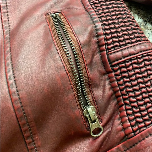 Yest Fashion burgundy jacket. Barely used - Picture 6 of 6